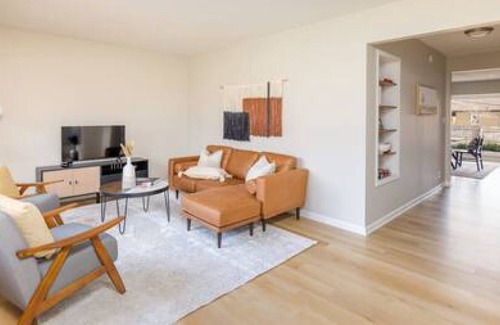 West Des Moines House | Stylish 3 Bedroom Home in West Des Moines