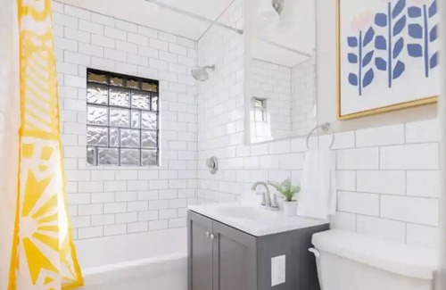 West Des Moines House | Stylish 3 Bedroom Home in West Des Moines