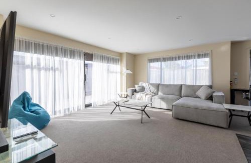 Palmerston North House | Stylish 3 bedroom home in Palmerston North
