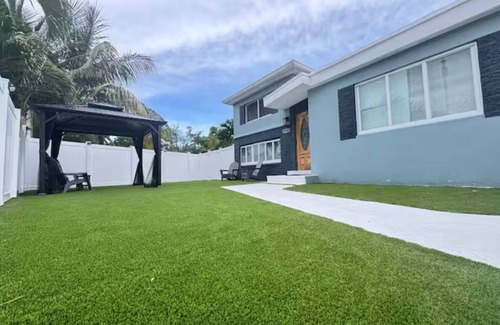 Edgewood House | Stylish 3-Bedroom Fort Lauderdale Home/Wi-Fi, A/C & 5–10 Min from Airport!