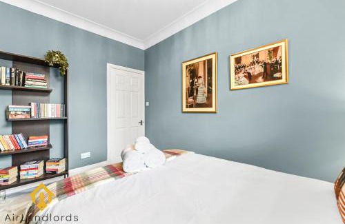 Belsize Apartment | Stylish 3-Bedroom Flat in Belsize Park Perfect for Families Business Trips!