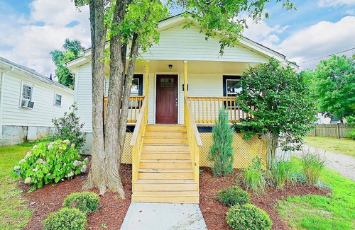 East Durham House | Stylish 3-bedroom home 9 min to Duke 20 min to UNC