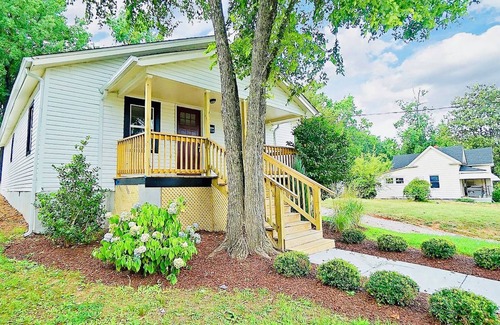 East Durham House | Stylish 3-bedroom home 9 min to Duke 20 min to UNC