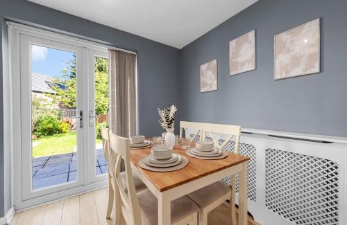 Manchester House | Stylish 3 Bedroom House Free Parking