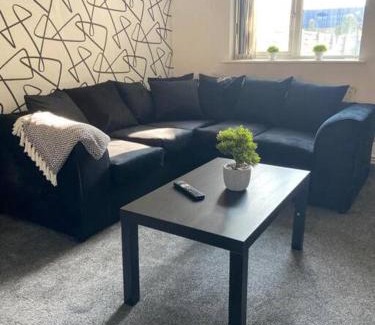 Golborne House | Stylish 3-Bedroom House in Warrington - Sleeps 5