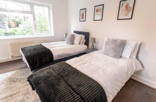 Streatham Hill House | Stylish 3 Bedroom House close to Streatham Hill station