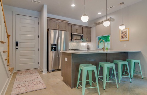 Greenwood House | Stylish 3-Bedroom Retreat in East Nashville