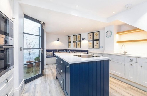 Kensington House | Stylish 3-Bedroom Terrace House Near Earls Court