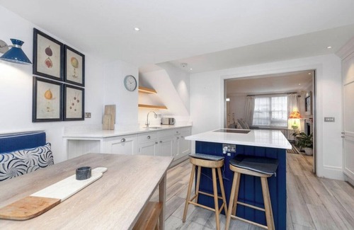 Kensington House | Stylish 3-Bedroom Terrace House Near Earls Court