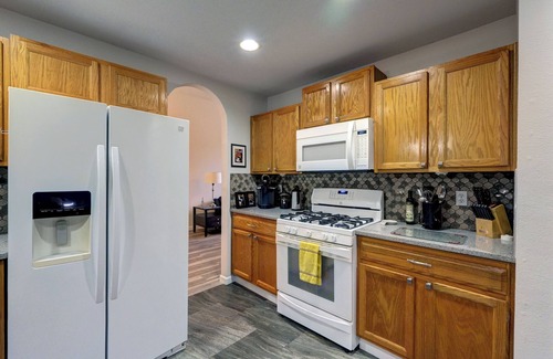 Retsil House | Stylish 3+bedroom house with WiFi, AC, & main floor flex room, in Port Orchard