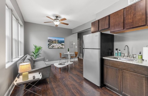 Chicago Apartment | Stylish 3-BR Humboldt Park Retreat, Walk to Parks/Transit