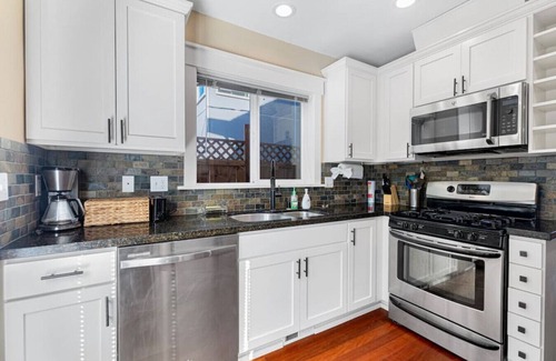 North Queen Anne House | Stylish 3b1.5b House Minutes from Seattle Downtown