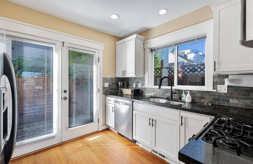 North Queen Anne House | Stylish 3b1.5b House Minutes from Seattle Downtown