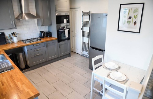 Watford House | Stylish 3Bed | Garden | Parking | near Stations | London | Harry Potter studios