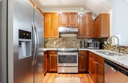 Southside House | "Stylish 3BR/2.5BA Luxury Townhome – Your Dream Home Awaits!"