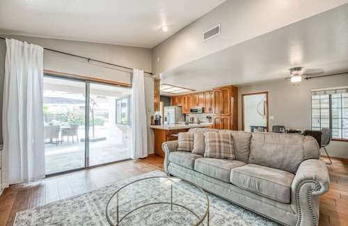 Raisin House | Stylish 3BR/2BA with Pool