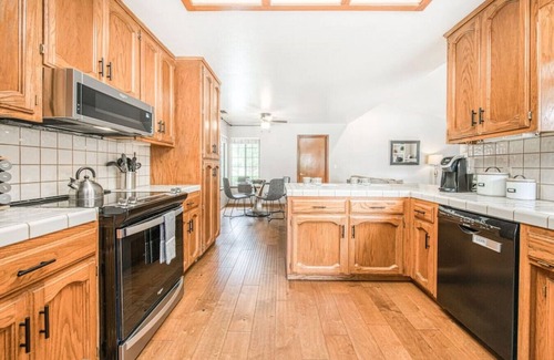 Raisin House | Stylish 3BR/2BA with Pool