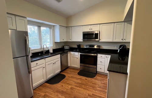 Plantations East Condo | 🏖️ Stylish 3BR Beach Condo | Close to Lewes & Rehoboth | Parking + Porch