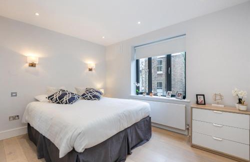 Notting Hill Apartment | Stylish 3BR Bohemian Retreat by Portobello