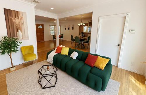 Reseda House | Stylish 3BR Getaway plus Pool