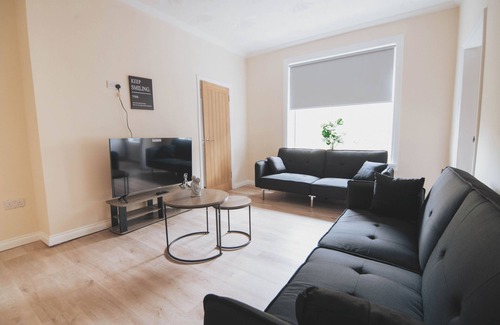 King's Park House | Stylish 3BR Home near Hampden No 264| Free Parking