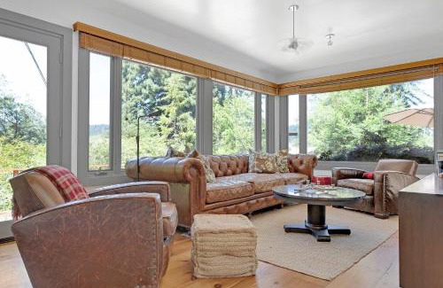 Occidental House | Stylish 3BR Retreat Close to Coast & Wineries
