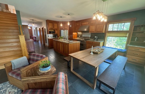 New Harbor House | Stylish 4 Bedroom 3 Bathroom House in Bristol