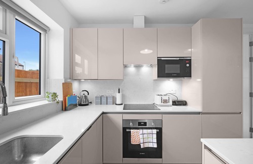Borehamwood House | Stylish 4 Bedroom, 2.5-Bath Home in Borehamwood