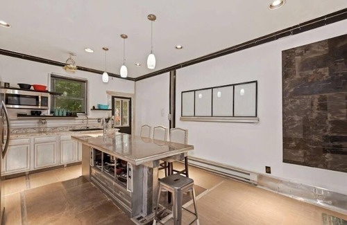 Camden House | Stylish 4 bedroom home near Philadelphia