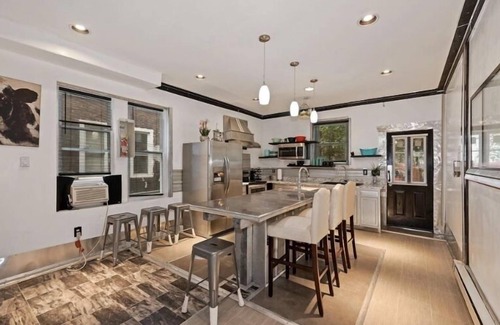 Camden House | Stylish 4 bedroom home near Philadelphia