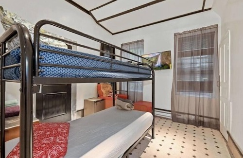 Camden House | Stylish 4 bedroom home near Philadelphia