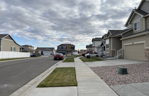 Greeley House | Stylish 4 bedroom house near to I25 and Hwy 34 *New Neighborhood*