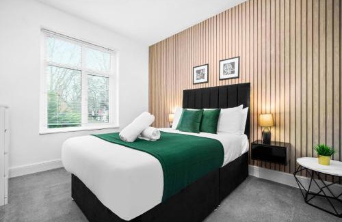 Birmingham House | Stylish 4 Bedroom Townhouse - Edgbaston - Near Birmingham City Centre - Sleeps 8 - Parking - 578P