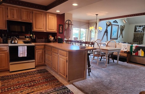 Ellicottville House | Stylish 4 Bedroom Chalet @ Holimont