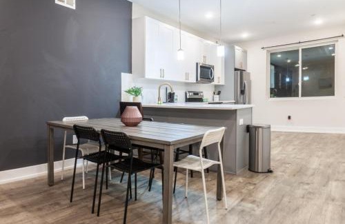 North Philadelphia East Apartment | Stylish 4bed 4bathpingpongwifisleeps12-wd