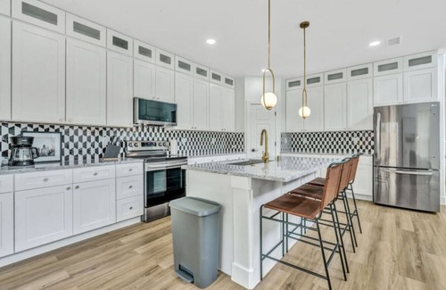 West Dallas House | Stylish 4BR Getaway with Cozy Touches & Amenities