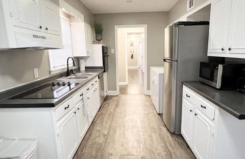 East Memphis House | Stylish 4BR Home Large Backyard Prime Location