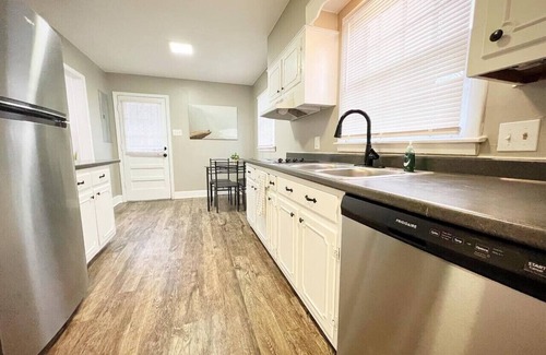 East Memphis House | Stylish 4BR Home Large Backyard Prime Location