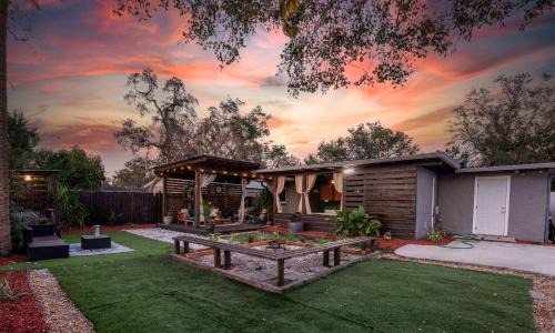 Bearss Plaza House | Stylish 4BR with Outdoor Space, Busch Gardens - Renovated