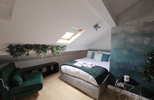Manchester House | Stylish 5-bed Home With Free Parking Sleeps 12!