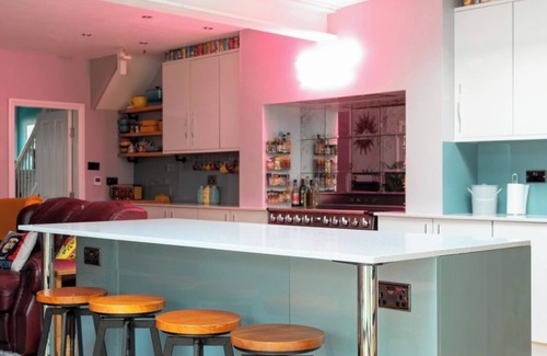 Stratford House | Stylish 5 bedroom House in Stratford