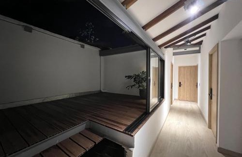 El Poblado Apartment | Stylish 5-BR Apartment in Medellín's Trendiest Spot, Walk Everywhere!