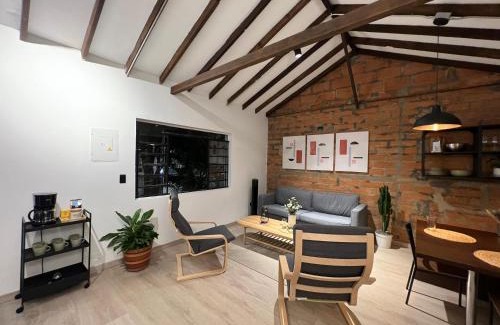 El Poblado Apartment | Stylish 5-BR Apartment in Medellín's Trendiest Spot, Walk Everywhere!