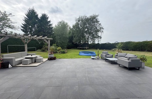 West Rainton House | Stylish 6 Bed - Huge Garden, 10 min to Durham City