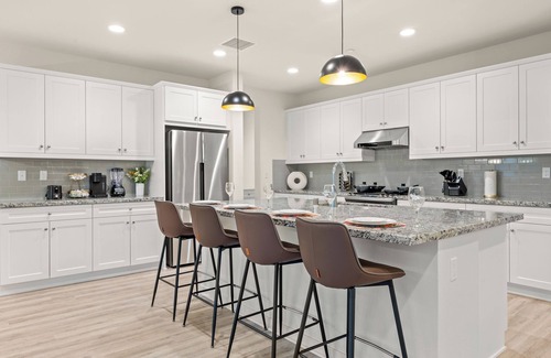 Ontario House | Stylish 6BR/8Beds/4 King Beds/3 TVs/Game Console