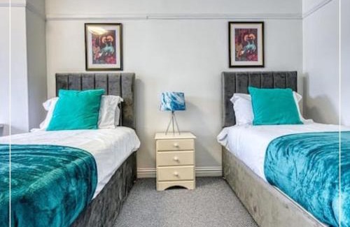 Nottingham Apartment | Stylish 8-BR House - Near Sherwood, City Hospital & Nottingham City Centre - Garden - Sleeps 16