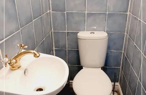 Nottingham Apartment | Stylish 8-BR House - Near Sherwood, City Hospital & Nottingham City Centre - Garden - Sleeps 16