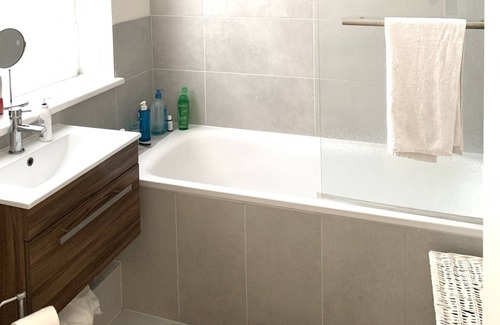 Munster Apartment | Stylish and bright 1 bedroom flat in Fulham