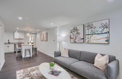 East Allegheny House | Stylish and Central 3BD Home Pittsburgh North Side