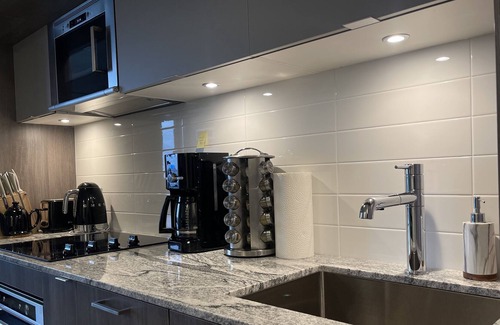 Cabbagetown Condo | Stylish and centrally located condo -15 min from downtown